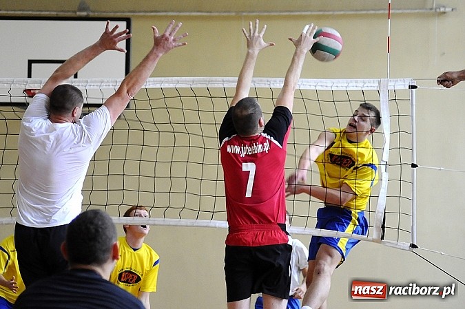 Zdjęcie w galerii na portalu naszraciborz.pl: Siatkarze amatorzy rozpoczęli sezon wiadomości z regionu