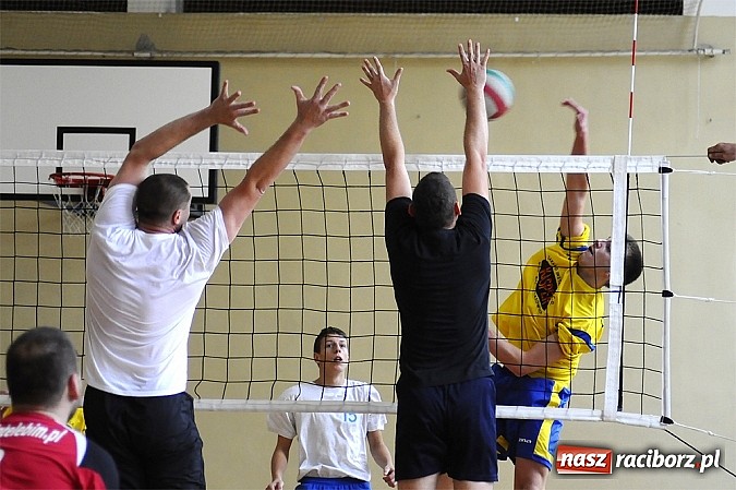 Zdjęcie w galerii na portalu naszraciborz.pl: Siatkarze amatorzy rozpoczęli sezon wiadomości z regionu