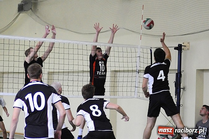 Zdjęcie w galerii na portalu naszraciborz.pl: Siatkarze amatorzy rozpoczęli sezon wiadomości z regionu