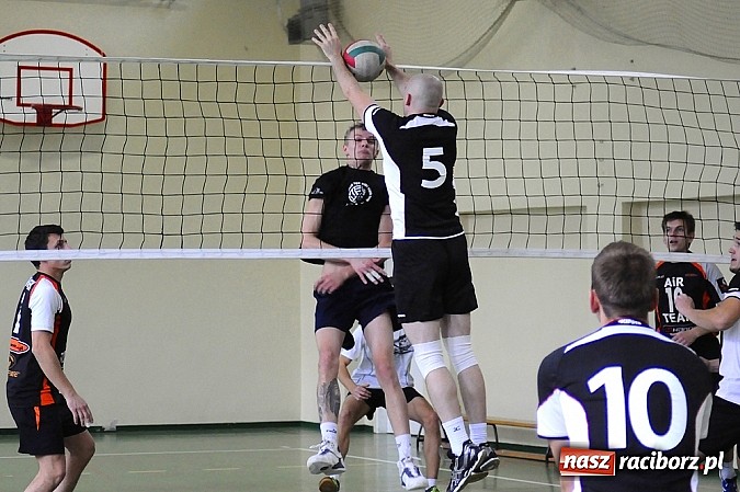 Zdjęcie w galerii na portalu naszraciborz.pl: Siatkarze amatorzy rozpoczęli sezon wiadomości z regionu