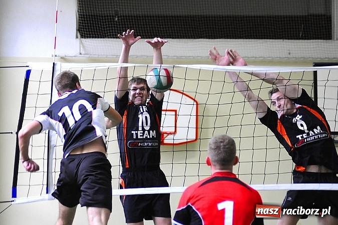 Zdjęcie w galerii na portalu naszraciborz.pl: Siatkarze amatorzy rozpoczęli sezon wiadomości z regionu