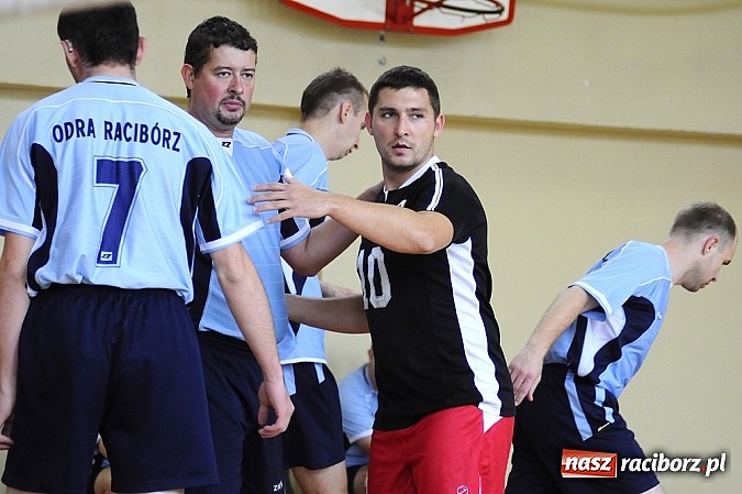 Zdjęcie w galerii na portalu naszraciborz.pl: Siatkarze amatorzy rozpoczęli sezon wiadomości z regionu