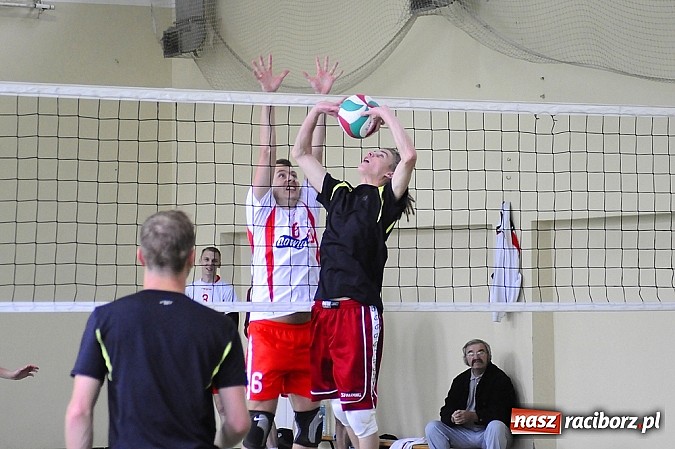 Zdjęcie w galerii na portalu naszraciborz.pl: Siatkarze amatorzy rozpoczęli sezon wiadomości z regionu