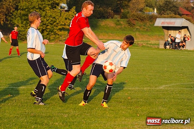 Zdjęcie w galerii na portalu naszraciborz.pl: Sensacja w B klasie. Samborowice zdobyły Zameczek wiadomości z regionu
