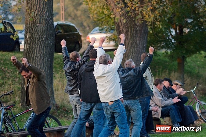 Zdjęcie w galerii na portalu naszraciborz.pl: Sensacja w B klasie. Samborowice zdobyły Zameczek wiadomości z regionu
