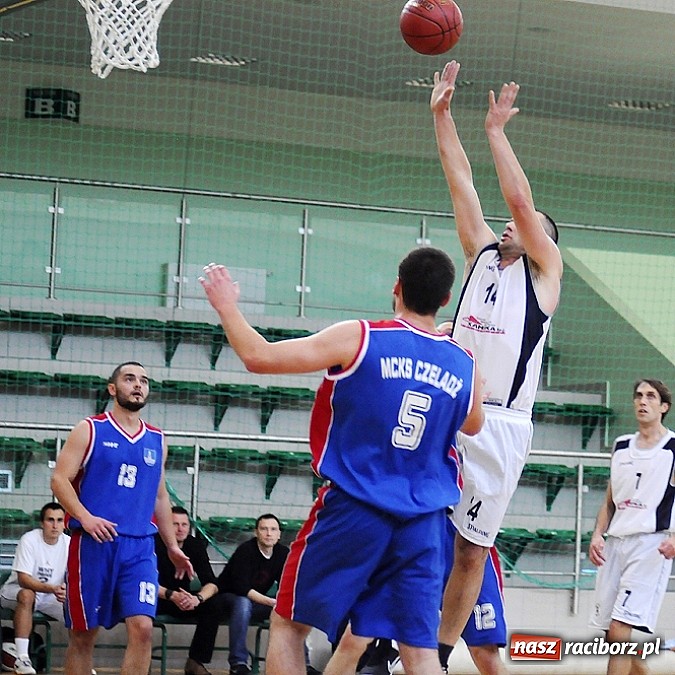 Zdjęcie w galerii na portalu naszraciborz.pl: Minimalna przegrana Ofensywy w debiucie wiadomości z regionu