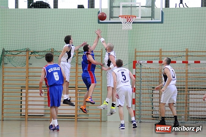 Zdjęcie w galerii na portalu naszraciborz.pl: Minimalna przegrana Ofensywy w debiucie wiadomości z regionu