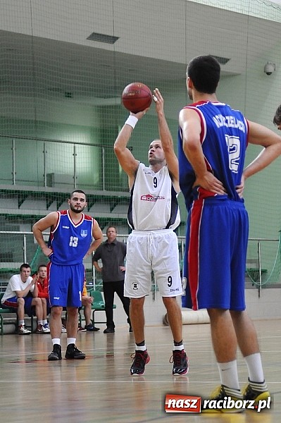 Zdjęcie w galerii na portalu naszraciborz.pl: Minimalna przegrana Ofensywy w debiucie wiadomości z regionu