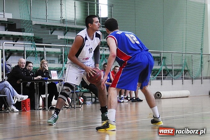 Zdjęcie w galerii na portalu naszraciborz.pl: Minimalna przegrana Ofensywy w debiucie wiadomości z regionu