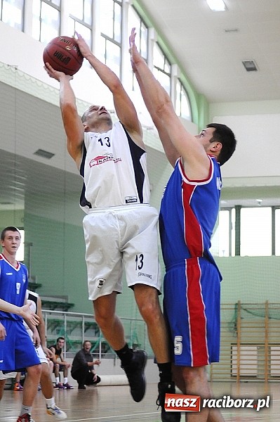 Zdjęcie w galerii na portalu naszraciborz.pl: Minimalna przegrana Ofensywy w debiucie wiadomości z regionu