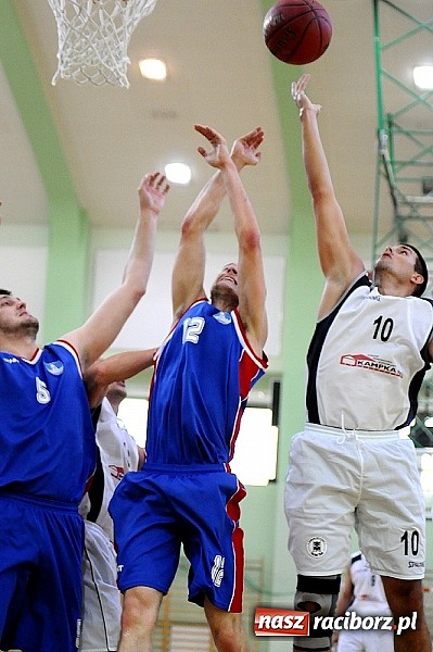 Zdjęcie w galerii na portalu naszraciborz.pl: Minimalna przegrana Ofensywy w debiucie wiadomości z regionu