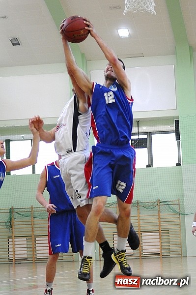 Zdjęcie w galerii na portalu naszraciborz.pl: Minimalna przegrana Ofensywy w debiucie wiadomości z regionu