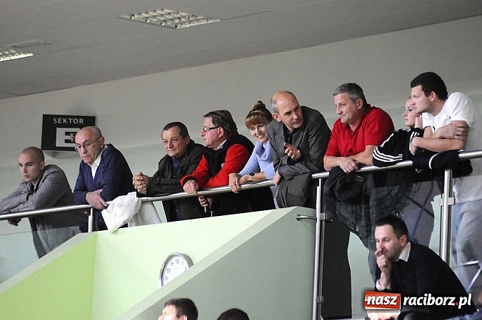 Zdjęcie w galerii na portalu naszraciborz.pl: Minimalna przegrana Ofensywy w debiucie wiadomości z regionu