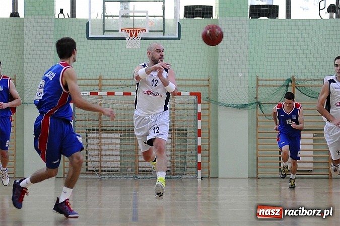 Zdjęcie w galerii na portalu naszraciborz.pl: Minimalna przegrana Ofensywy w debiucie wiadomości z regionu