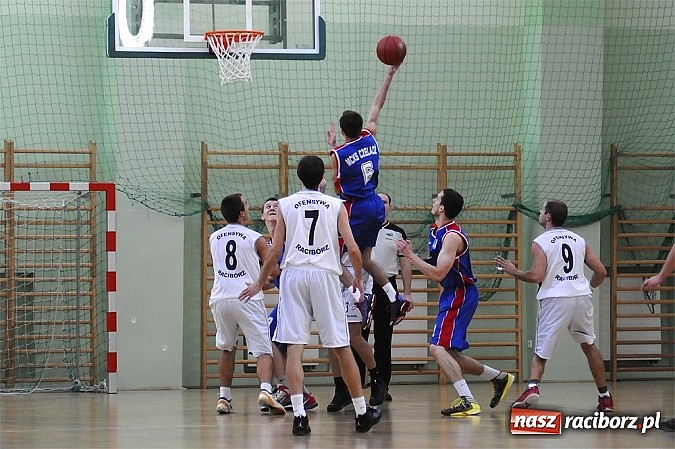 Zdjęcie w galerii na portalu naszraciborz.pl: Minimalna przegrana Ofensywy w debiucie wiadomości z regionu