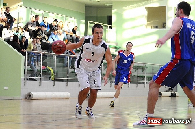 Zdjęcie w galerii na portalu naszraciborz.pl: Minimalna przegrana Ofensywy w debiucie wiadomości z regionu