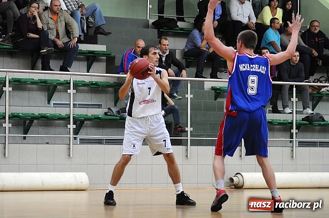 Zdjęcie w galerii na portalu naszraciborz.pl: Minimalna przegrana Ofensywy w debiucie wiadomości z regionu