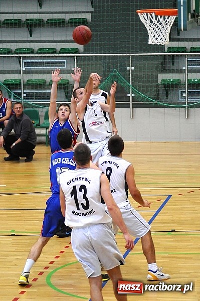 Zdjęcie w galerii na portalu naszraciborz.pl: Minimalna przegrana Ofensywy w debiucie wiadomości z regionu