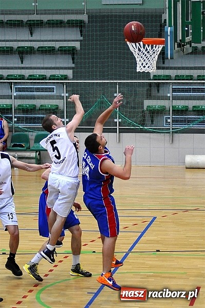 Zdjęcie w galerii na portalu naszraciborz.pl: Minimalna przegrana Ofensywy w debiucie wiadomości z regionu
