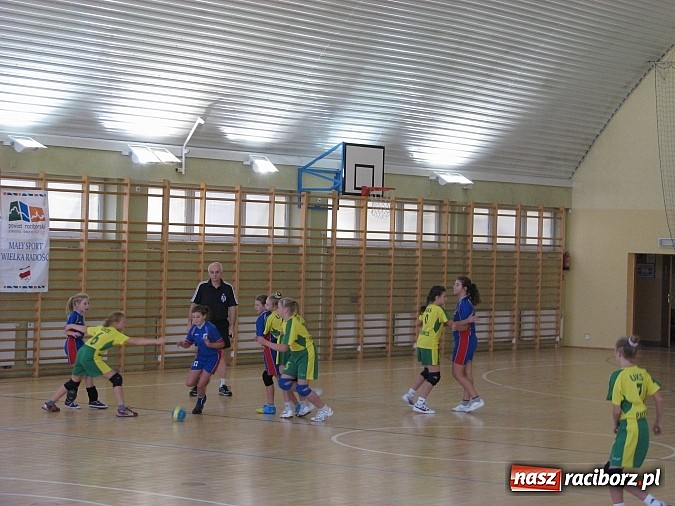 Zdjęcie w galerii na portalu naszraciborz.pl: Piłka ręczna – turniej o puchar starosty. Dominacja pietrowiczanek wiadomości z regionu