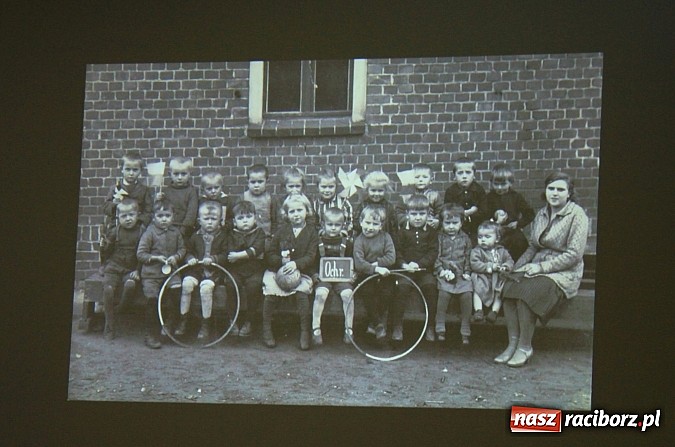 Zdjęcie w galerii na portalu naszraciborz.pl: Wydano nową książkę o historii Kobyli wiadomości z regionu