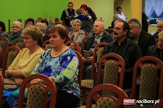 Zdjęcie w galerii na portalu naszraciborz.pl: Wydano nową książkę o historii Kobyli wiadomości z regionu