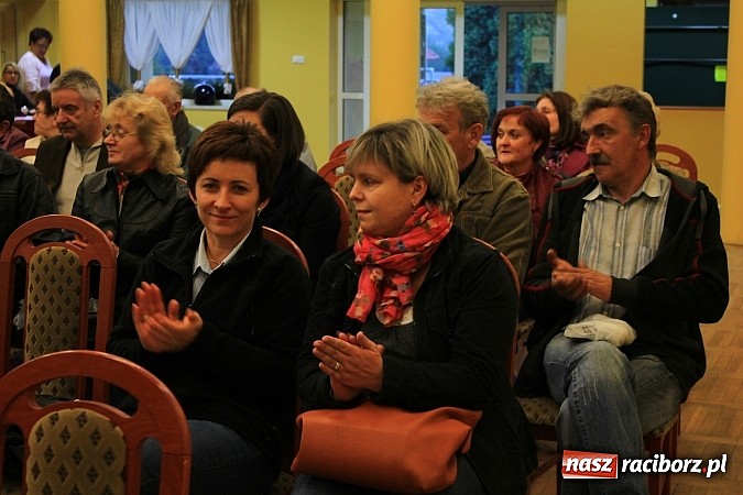 Zdjęcie w galerii na portalu naszraciborz.pl: Wydano nową książkę o historii Kobyli wiadomości z regionu