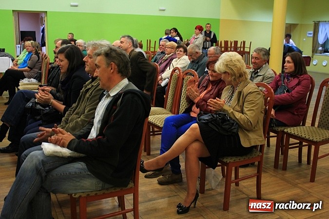 Zdjęcie w galerii na portalu naszraciborz.pl: Wydano nową książkę o historii Kobyli wiadomości z regionu