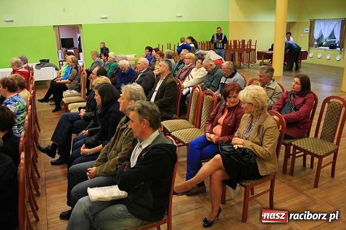 Zdjęcie w galerii na portalu naszraciborz.pl: Wydano nową książkę o historii Kobyli wiadomości z regionu