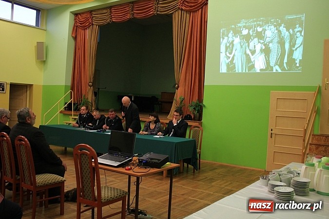 Zdjęcie w galerii na portalu naszraciborz.pl: Wydano nową książkę o historii Kobyli wiadomości z regionu