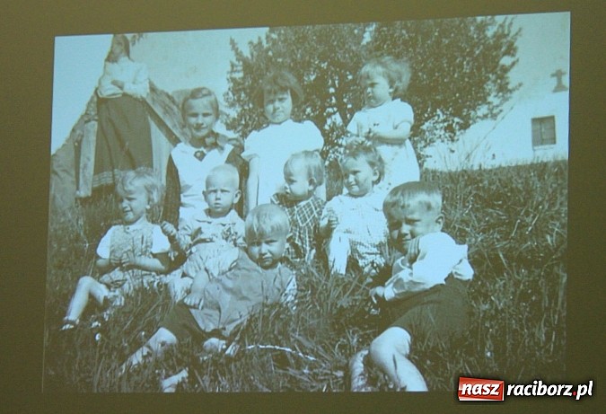 Zdjęcie w galerii na portalu naszraciborz.pl: Wydano nową książkę o historii Kobyli wiadomości z regionu