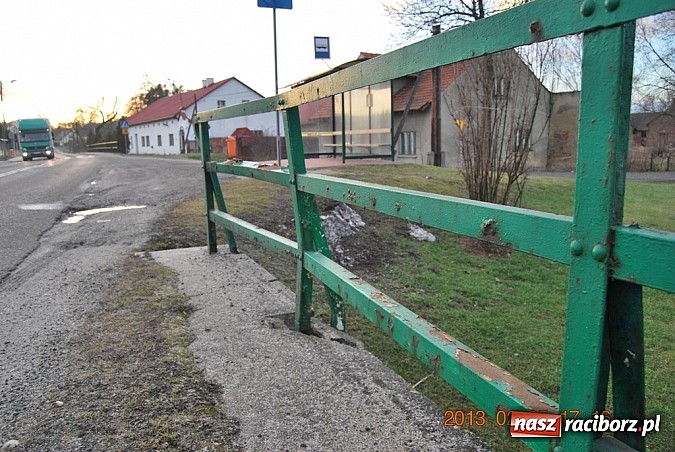 Zdjęcie w galerii na portalu naszraciborz.pl: Utrudnienia na DW 919 w Jankowicach wiadomości z regionu