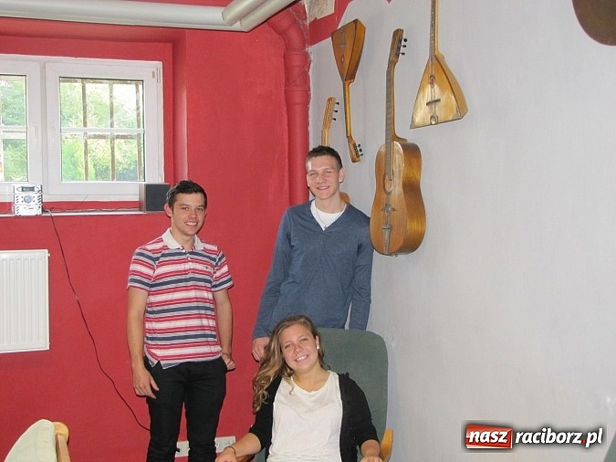 Zdjęcie w galerii na portalu naszraciborz.pl: Odpisują zadanie w kulturalnych warunkach wiadomości z regionu