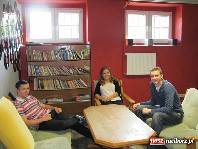 Zdjęcie w galerii na portalu naszraciborz.pl: Odpisują zadanie w kulturalnych warunkach wiadomości z regionu