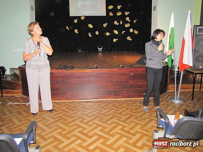 Zdjęcie w galerii na portalu naszraciborz.pl: Polsko-walijskie show na koniec artystycznych warsztatów w MDK wiadomości z regionu