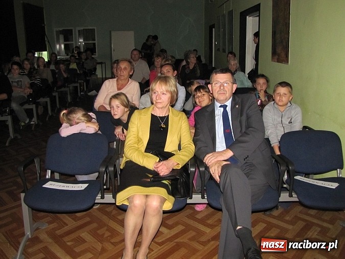 Zdjęcie w galerii na portalu naszraciborz.pl: Polsko-walijskie show na koniec artystycznych warsztatów w MDK wiadomości z regionu