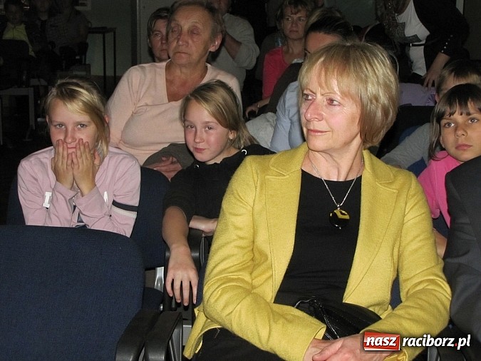 Zdjęcie w galerii na portalu naszraciborz.pl: Polsko-walijskie show na koniec artystycznych warsztatów w MDK wiadomości z regionu