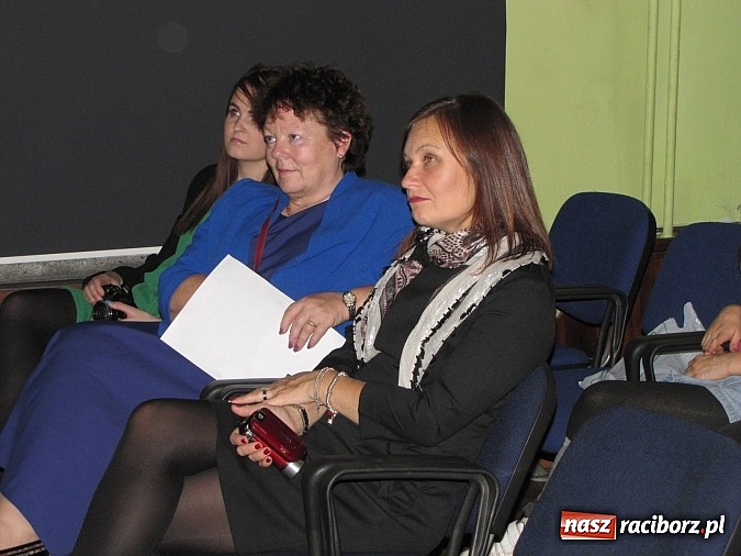 Zdjęcie w galerii na portalu naszraciborz.pl: Polsko-walijskie show na koniec artystycznych warsztatów w MDK wiadomości z regionu