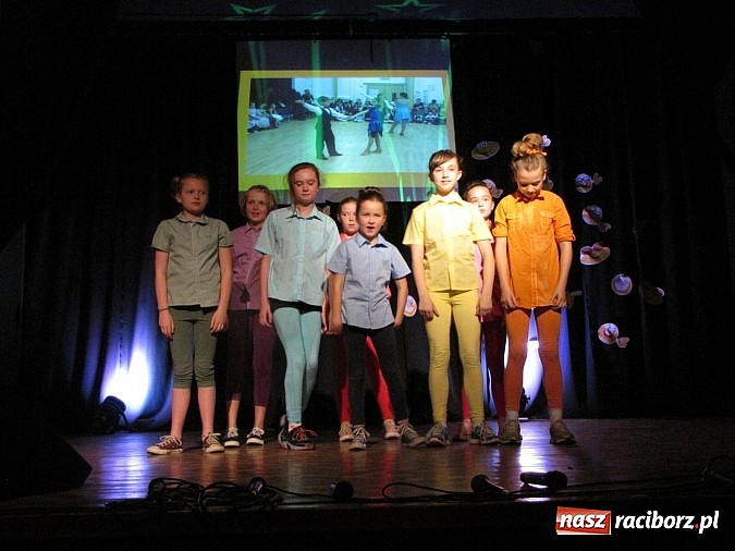 Zdjęcie w galerii na portalu naszraciborz.pl: Polsko-walijskie show na koniec artystycznych warsztatów w MDK wiadomości z regionu