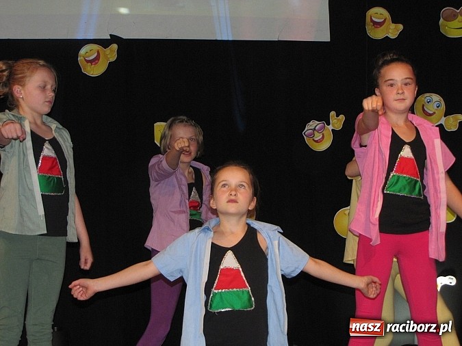 Zdjęcie w galerii na portalu naszraciborz.pl: Polsko-walijskie show na koniec artystycznych warsztatów w MDK wiadomości z regionu