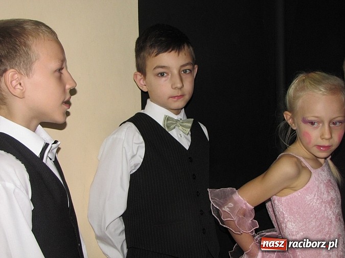 Zdjęcie w galerii na portalu naszraciborz.pl: Polsko-walijskie show na koniec artystycznych warsztatów w MDK wiadomości z regionu