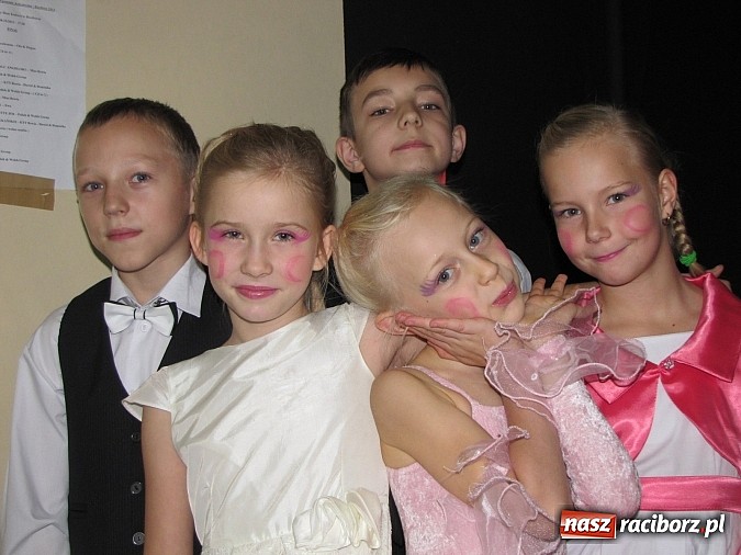 Zdjęcie w galerii na portalu naszraciborz.pl: Polsko-walijskie show na koniec artystycznych warsztatów w MDK wiadomości z regionu