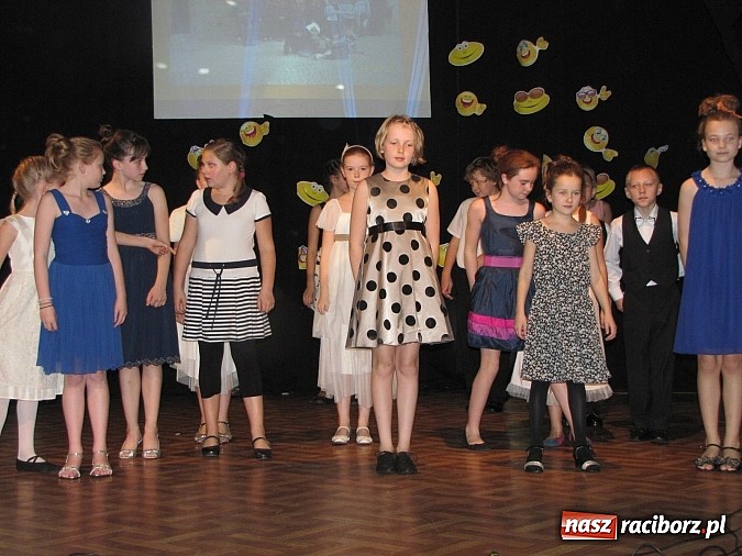 Zdjęcie w galerii na portalu naszraciborz.pl: Polsko-walijskie show na koniec artystycznych warsztatów w MDK wiadomości z regionu