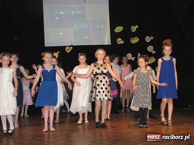 Zdjęcie w galerii na portalu naszraciborz.pl: Polsko-walijskie show na koniec artystycznych warsztatów w MDK wiadomości z regionu