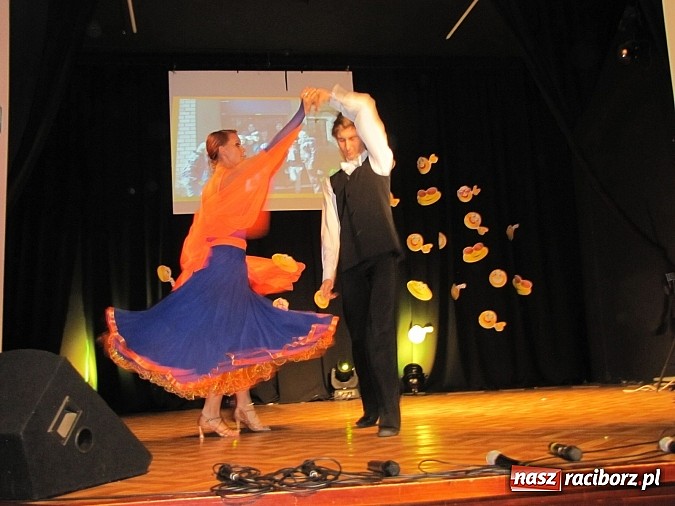 Zdjęcie w galerii na portalu naszraciborz.pl: Polsko-walijskie show na koniec artystycznych warsztatów w MDK wiadomości z regionu