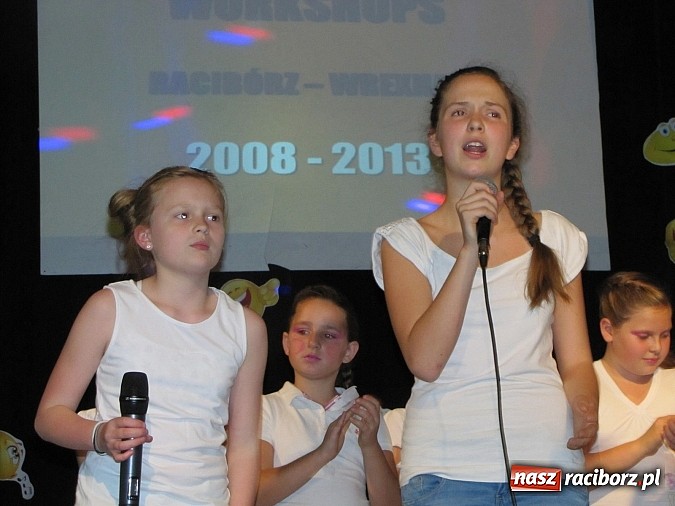 Zdjęcie w galerii na portalu naszraciborz.pl: Polsko-walijskie show na koniec artystycznych warsztatów w MDK wiadomości z regionu