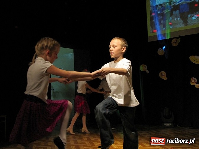 Zdjęcie w galerii na portalu naszraciborz.pl: Polsko-walijskie show na koniec artystycznych warsztatów w MDK wiadomości z regionu