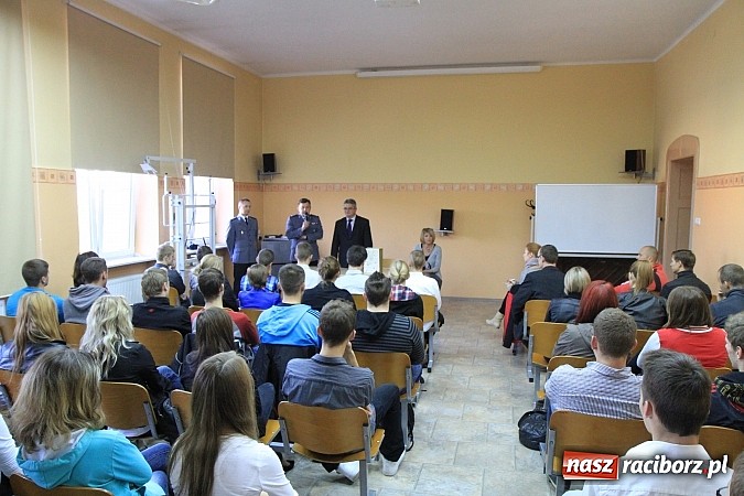 Zdjęcie w galerii na portalu naszraciborz.pl: Uczniowie ZSOMS współpracują z mundurowymi wiadomości z regionu