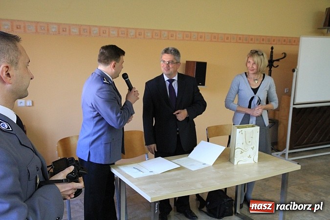 Zdjęcie w galerii na portalu naszraciborz.pl: Uczniowie ZSOMS współpracują z mundurowymi wiadomości z regionu