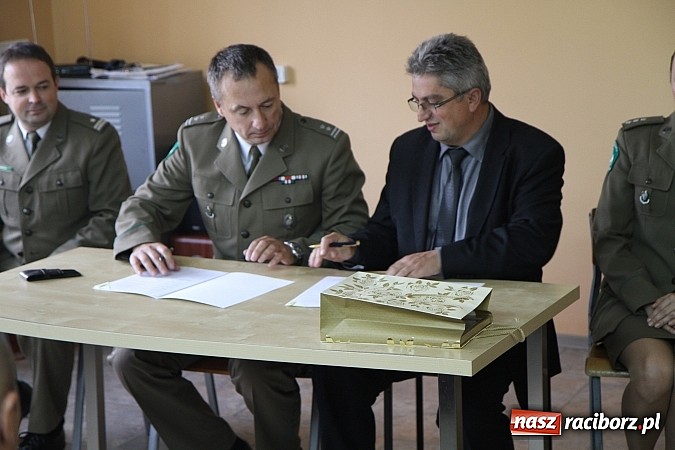 Zdjęcie w galerii na portalu naszraciborz.pl: Uczniowie ZSOMS współpracują z mundurowymi wiadomości z regionu